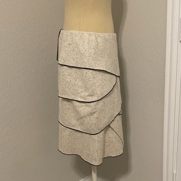 host pick! Per Se black and cream skirt - Picture 2 of 9